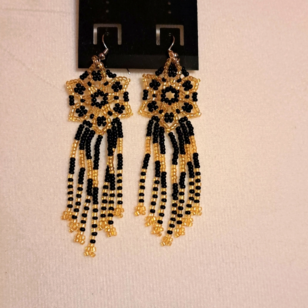 NWT Beaded Black and Gold drop earrings